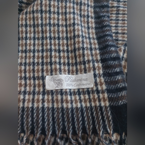 Lot of three scarves (red plaid by Chaps, tan cashmere pashmina, pink soft knit) - Picture 12 of 13